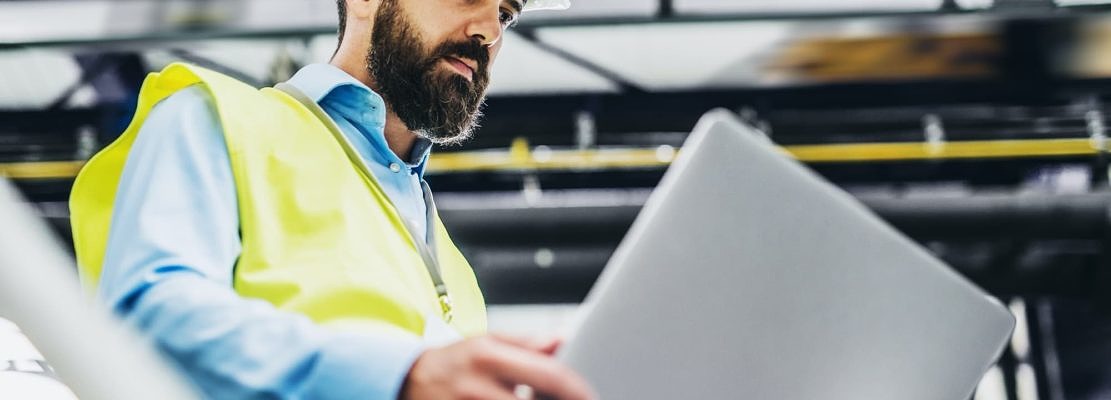 5 Ausbildungsherausforderungen in der Fertigungsindustrie und wie ein LMS Ihnen helfen kann, sie zu lösen