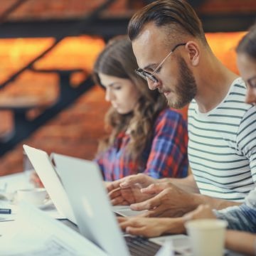 Wie man das virtuelle Lernen mit Hilfe von Social Learning verbessert 
