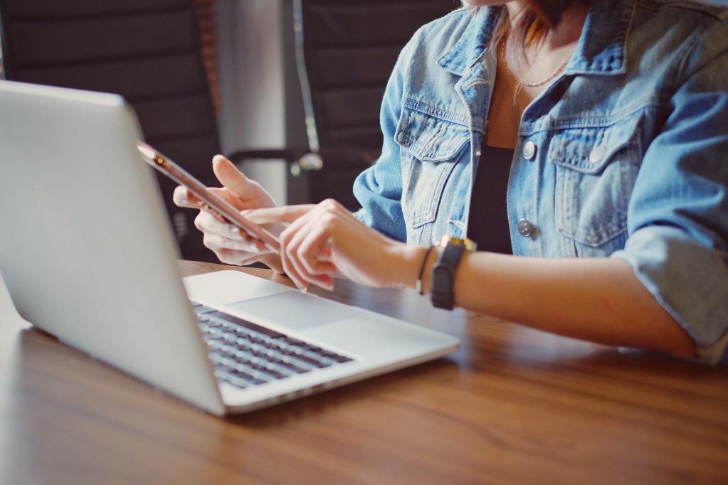 Zu viel Technik? 5 Möglichkeiten, wie Online-Schulungen durch technologische Ablenkungen zerstört werden können 2 Zu viel Technik? 5 Möglichkeiten, wie Online-Schulungen durch technologische Ablenkungen zerstört werden können