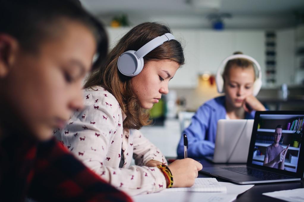 Wie Sie eLearning unkompliziert und ansprechend gestalten: Tipps und Tools 2 Wie Sie eLearning unkompliziert und ansprechend gestalten: Tipps und Tools