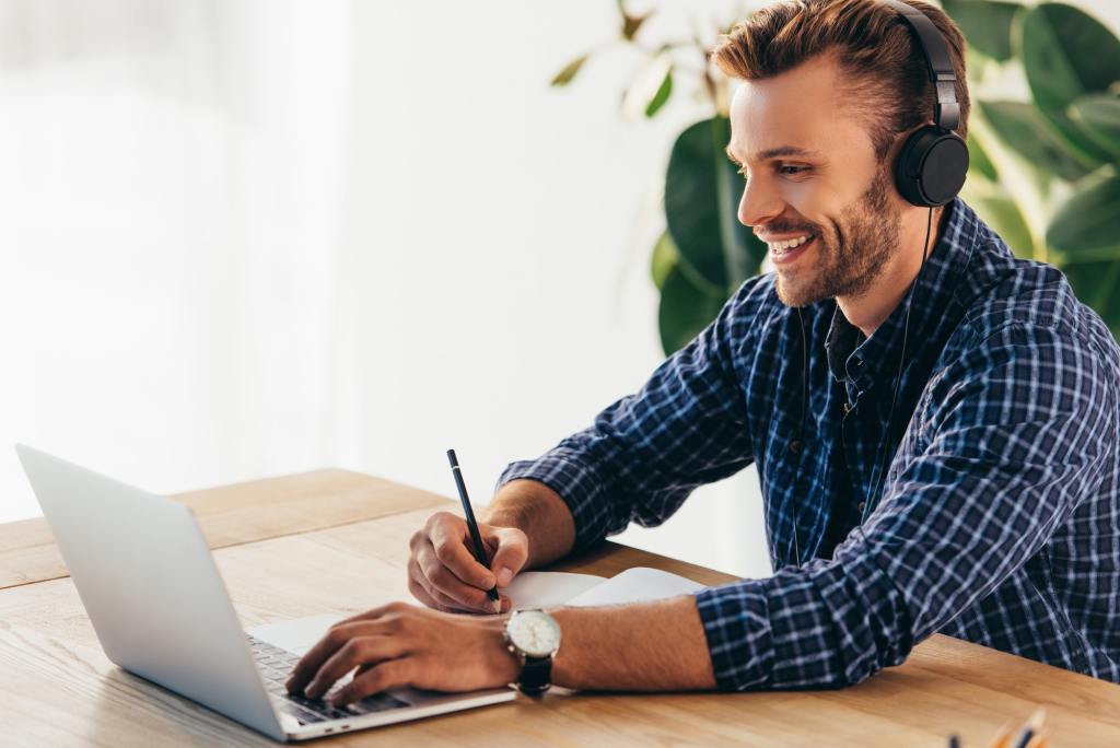 10 Gründe für den Aufbau einer eigenen eLearning-Plattform 2 10 Gründe für den Aufbau einer eigenen eLearning-Plattform