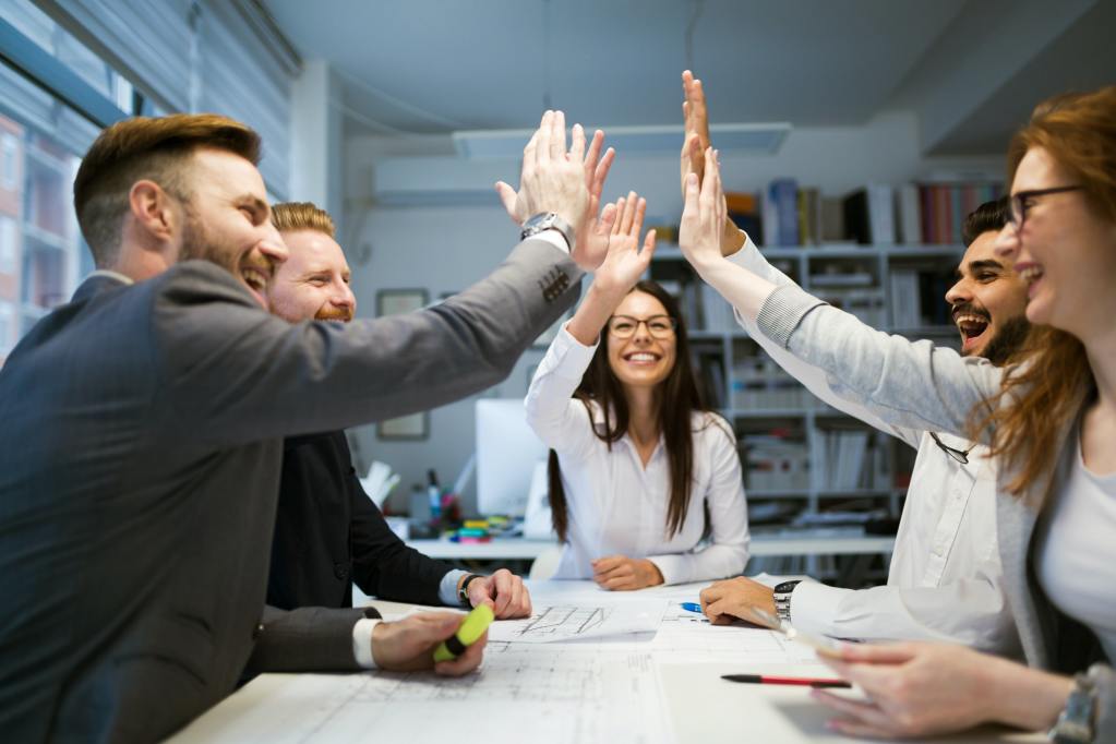 Zusammenarbeiten, Kommunizieren, Erfolg haben: Online-Projektmanagement-Lösungen für Ihr Team 2 Zusammenarbeiten, Kommunizieren, Erfolg haben: Online-Projektmanagement-Lösungen für Ihr Team