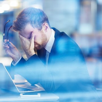 Warum sich Führungsschwächen auf die Umsetzung von Marketingstrategien auswirken (und wie man sie behebt) 