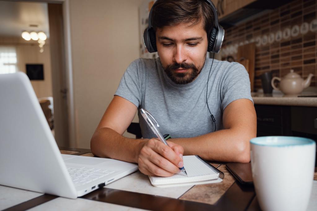 eLearning-Bewertungstrends und -Strategien 2 eLearning-Bewertungstrends und -Strategien