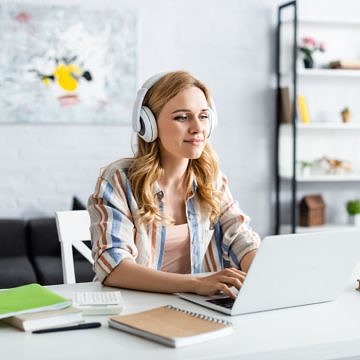 Lernen und Zuhören: Was ist beim eLearning effektiver? 
