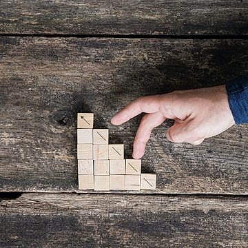 6 Microlearning-Kurse, mit denen Sie die beruflichen Vorsätze Ihrer Mitarbeiter im Jahr 2024 verwirklichen können 