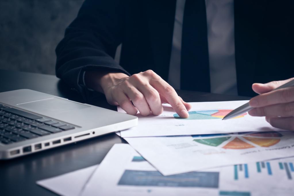 Vierteljährliche Geschäftsberichte: Ein Leitfaden für eLearning-Vermarkter 2 Vierteljährliche Geschäftsberichte: Ein Leitfaden für eLearning-Vermarkter