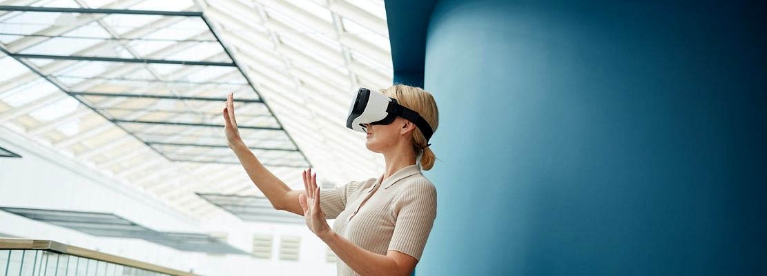 Businesswoman in virtual reality