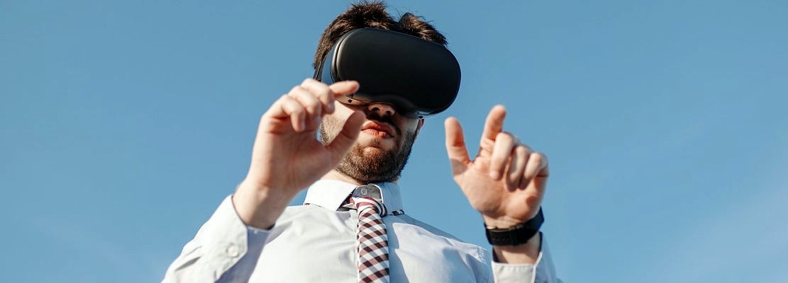 typing in virtual reality close up