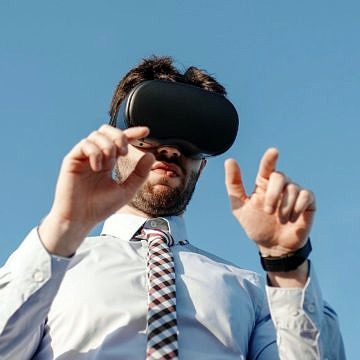 Wie man Online-Schulungen mit VR- und AR-Technologie erstellt 