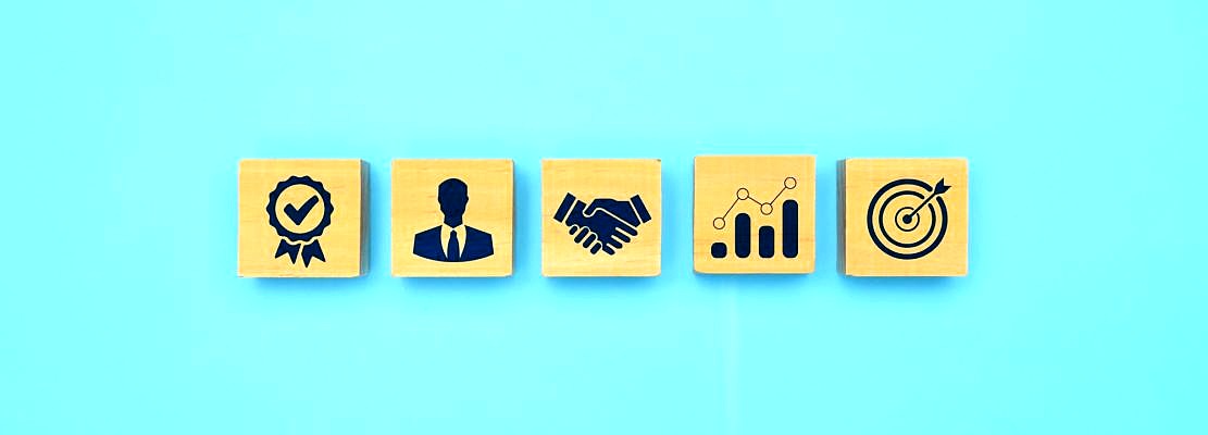 Investment text on blue background, Investment strategy and benefits