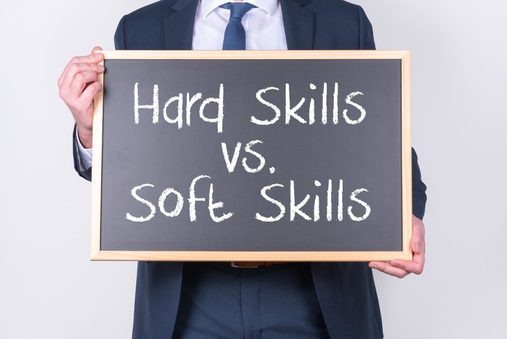 Soft Skills vs. Hard Skills: Was ist wichtiger? 2 Soft Skills vs. Hard Skills: Was ist wichtiger?