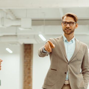 Wie man ein guter Manager ist: 10 wichtige Fähigkeiten, um Marketingteams selbstbewusst zu leiten 