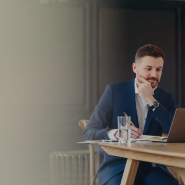 Wie interaktive Lernplattformen Unternehmen dabei helfen, wettbewerbsfähig zu bleiben 