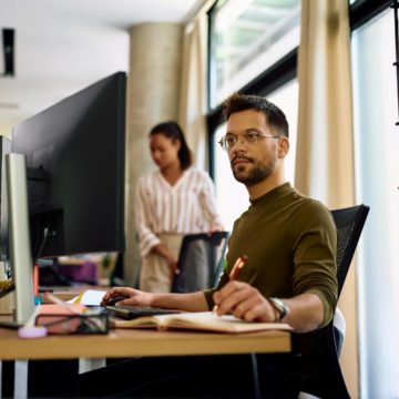 Der KI die richtigen Fragen stellen: Praxisleitfaden für Instruktionsdesigner und L&D-Fachleute 