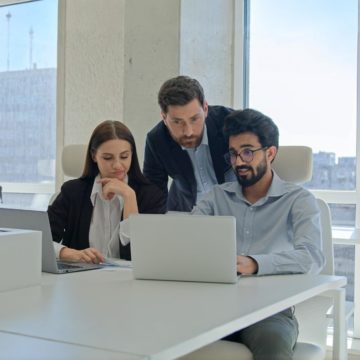 Mitarbeiter befähigen: 9 Strategien für mehr Eigenverantwortung & Erfolg 