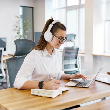 Pflichtschulungen, die niemand wegklickt: So steigern Sie Motivation und Lernerfolg 