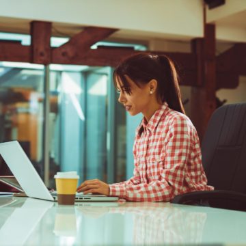 30 KI-Prompts für Remote-Teams: Mehr Lernerfolg und höheres Mitarbeiterengagement 